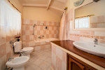 Ванная комната в Carana Hilltop Villa