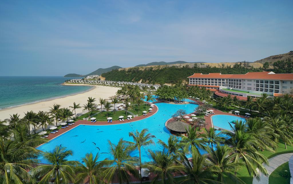 Вид на бассейн в Vinpearl Resort Nha Trang или окрестностях
