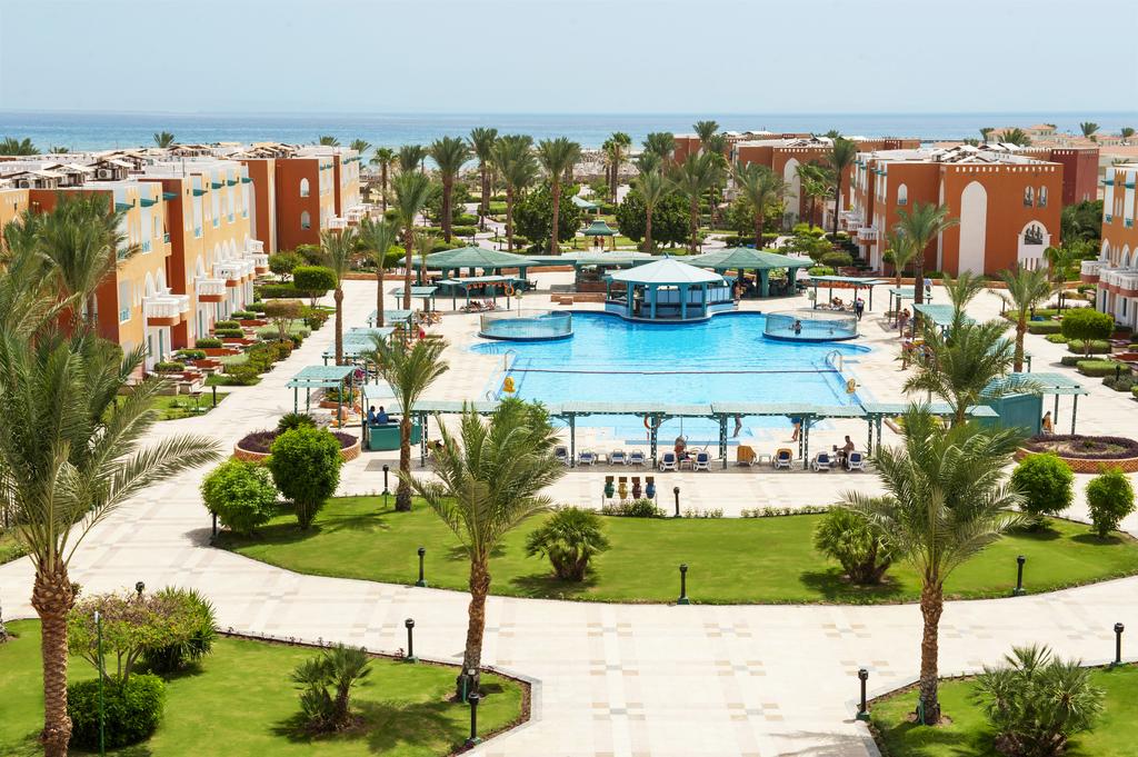 Отель Вид на бассейн в Sunrise Garden Beach Resort или окрестностях