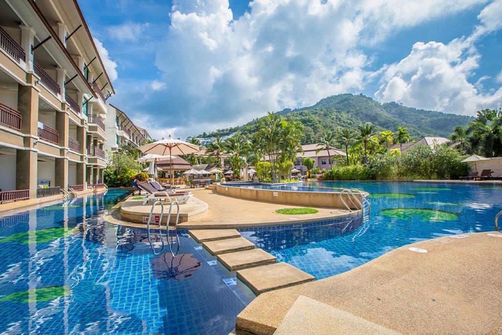Отель Бассейн в Alpina Phuket Nalina Resort & Spa или поблизости