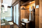 Ванная комната в Alpina Phuket Nalina Resort & Spa