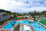 Вид на бассейн в Le Meridien Phuket Beach Resort или окрестностях