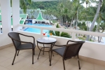 Вид на бассейн в Le Meridien Phuket Beach Resort или окрестностях