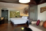 Кровать или кровати в номере Le Meridien Phuket Beach Resort