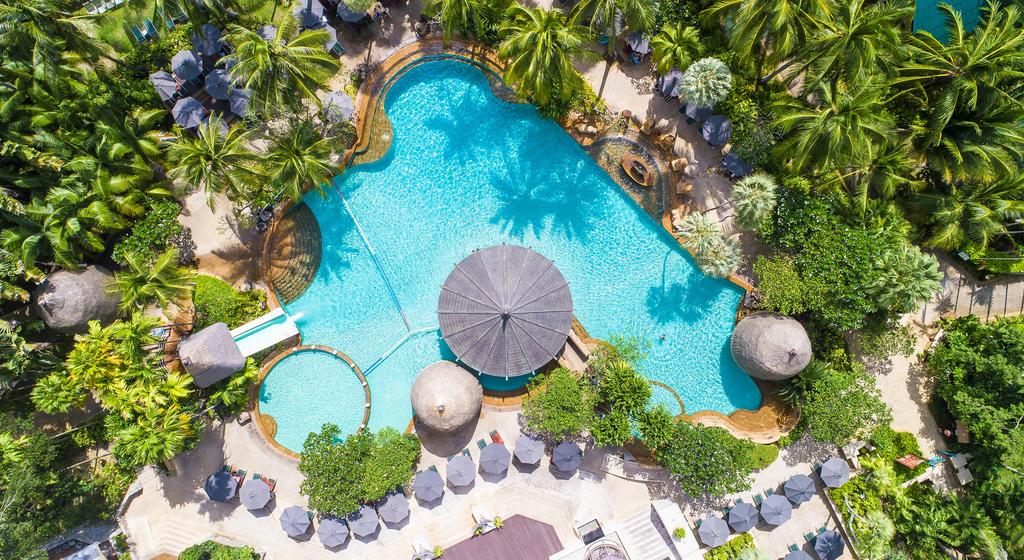 Отель Вид на бассейн в Mövenpick Resort & Spa Karon Beach Phuket или окрестностях