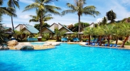 Бассейн в Mövenpick Resort & Spa Karon Beach Phuket или поблизости