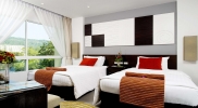 Кровать или кровати в номере Mövenpick Resort & Spa Karon Beach Phuket