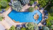 Вид на бассейн в Mövenpick Resort & Spa Karon Beach Phuket или окрестностях