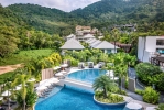 Вид на бассейн в Novotel Phuket Karon Beach Resort And Spa или окрестностях
