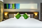 Кровать или кровати в номере Novotel Phuket Karon Beach Resort And Spa