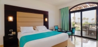 Кровать или кровати в номере Elphistone Resort Marsa Alam for families and couples only