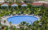 Вид на бассейн в Dessole Beach Resort Nha Trang или окрестностях