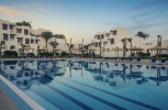 Бассейн в Mercure Hurghada Hotel или поблизости