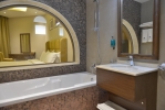 Ванная комната в Umm Al Quwain Beach Hotel