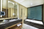 Ванная комната в DoubleTree by Hilton Resort & Spa Marjan Island