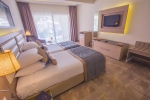 Кровать или кровати в номере Alf Leila Wa Leila Hotel (Families and Couples Only)