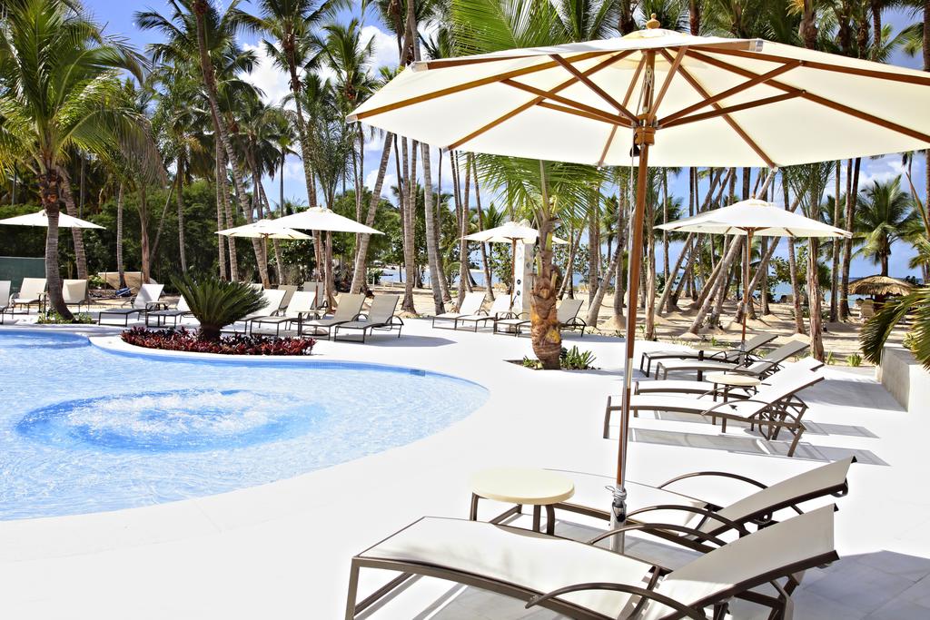 Отель Бассейн в Luxury Bahia Principe Bouganville - Adults Only или поблизости