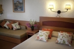Кровать или кровати в номере Athos Palace