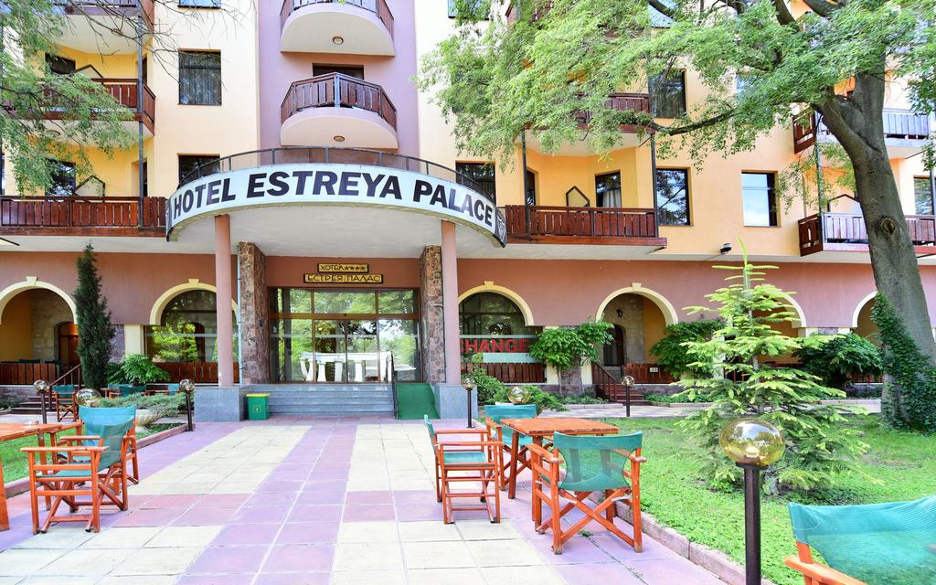Отель Фасад или вход в Hotel Estreya Palace