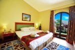 Кровать или кровати в номере Island View Resort