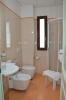 Ванная комната в Kalos Hotel