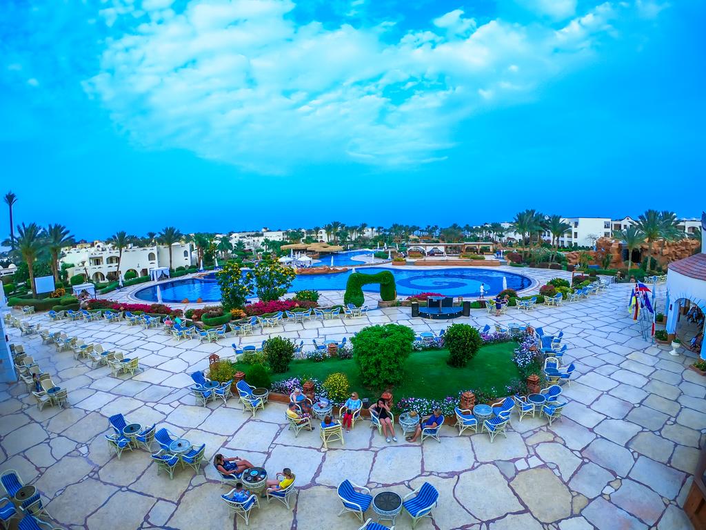 Отель Вид на бассейн в Regency Plaza Aqua Park and Spa Resort или окрестностях