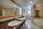Ванная комната в Jolie Ville Royal Peninsula Hotel & Resort