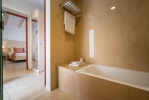 Ванная комната в Galaxy Hotel; BW Premier Collection