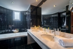 Ванная комната в Galaxy Hotel; BW Premier Collection