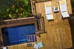 Вид на бассейн в Raffles Seychelles или окрестностях