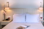 Кровать или кровати в номере Cosmopolitan Hotel & Spa