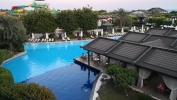 Вид на бассейн в Limak Lara De Luxe Hotel или окрестностях