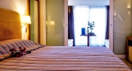 Кровать или кровати в номере Blue Sea Beach Hotel