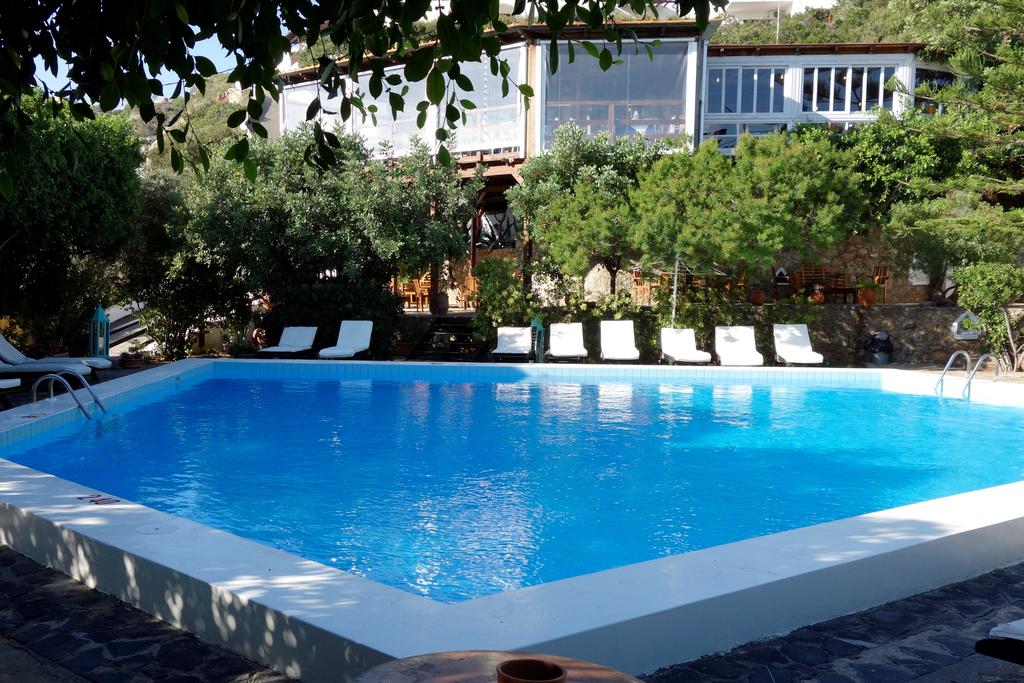 Бассейн в Cretan Village Hotel или поблизости 