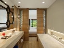 Ванная комната в Avista Grande Phuket Karon, Mgallery