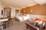 Кровать или кровати в номере Pullman Pattaya Hotel G