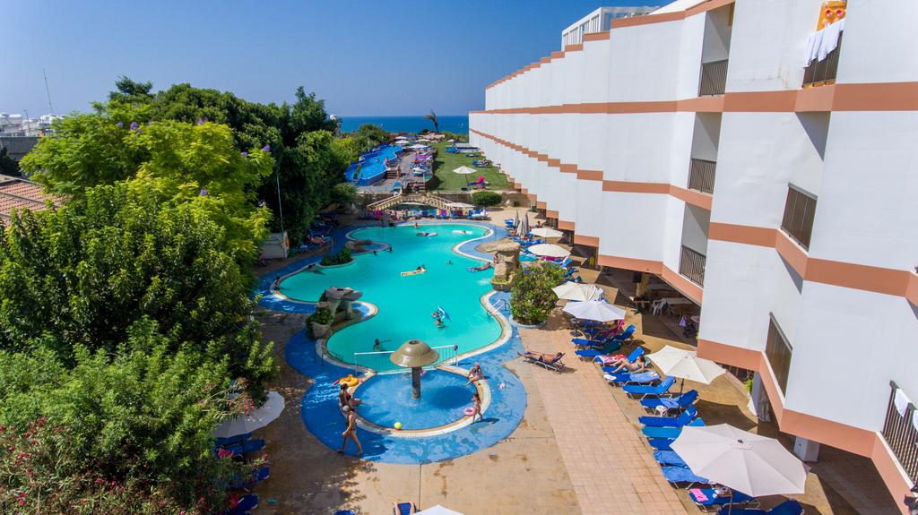 Отель Вид на бассейн в Avlida Hotel или окрестностях