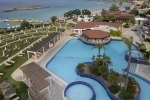 Вид на бассейн в Capo Bay Hotel или окрестностях