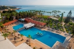 Вид на бассейн в Cavo Maris Beach Hotel или окрестностях