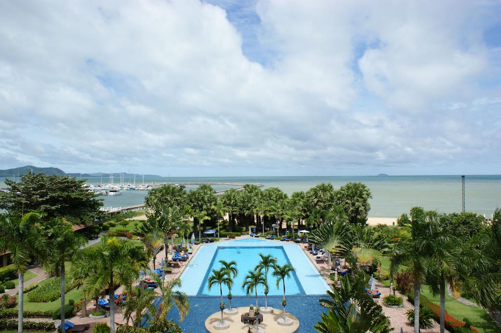 Вид на бассейн в Botany Beach Resort или окрестностях
