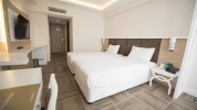 Кровать или кровати в номере Selcukhan Hotel