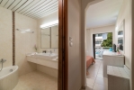 Ванная комната в Porfi Beach Hotel