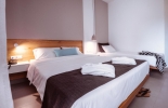 Кровать или кровати в номере Neptuno Beach Hotel