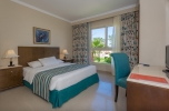 Кровать или кровати в номере Aurora Bay Resort Marsa Alam