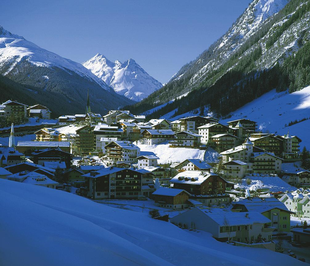  В австрийском Тироле открылся горнолыжный сезон