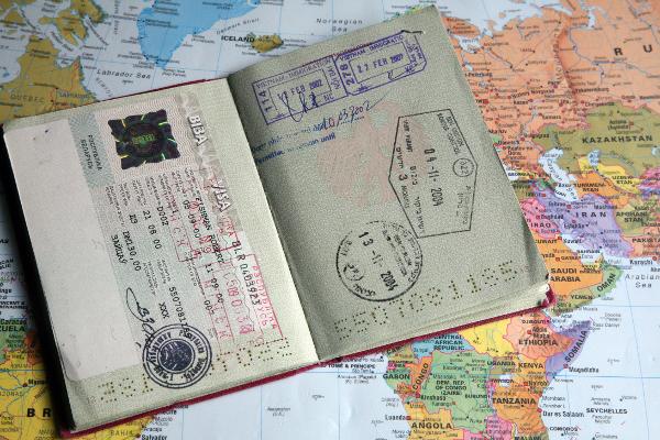 Беларусь с 2017 года снижает стоимость многократных виз для европейцев