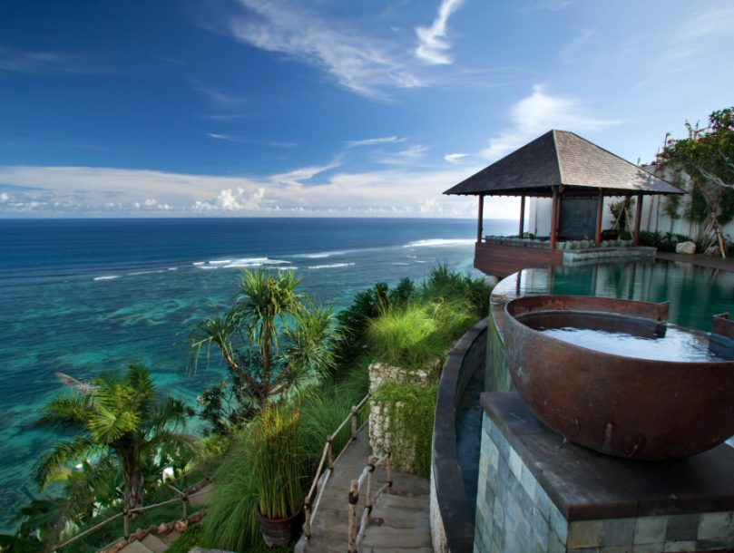 Бали может открыться для иностранных туристов в начале 2021 года